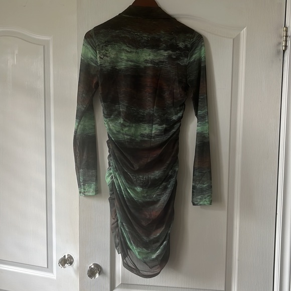 Stunning Ruched midi dress!! 💚💚 - Picture 3 of 4